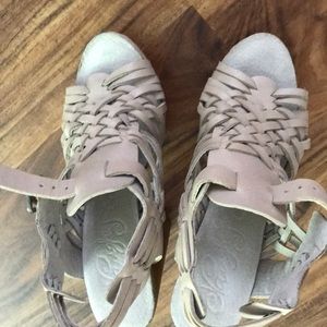 Leather braided shoes
